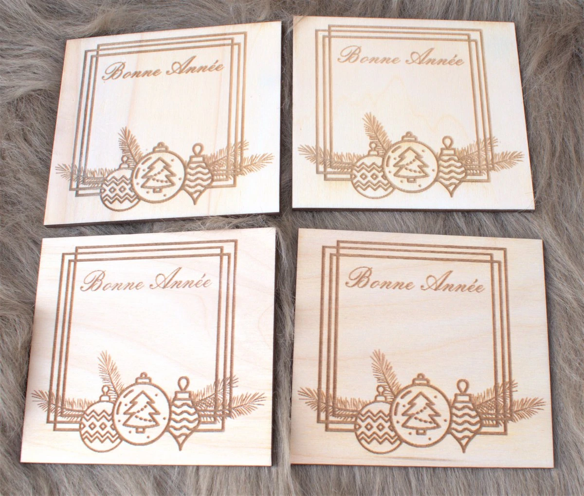 Cartes De Noël En Bois 8 Pièces Avec Enveloppe Découpées Au Laser Joyeux Noël Bonne Année Cartes De Vœux Originales En Bois 10x10 Cm Fait à La Handgemaakt 5 Cartes De Noël En Bois 8 Pièces Avec Enveloppe Découpées Au Laser Joyeux Noël Bonne Année Cartes De Vœux Originales En Bois 10x10 Cm Fait à La Handgemaakt – Image 3
