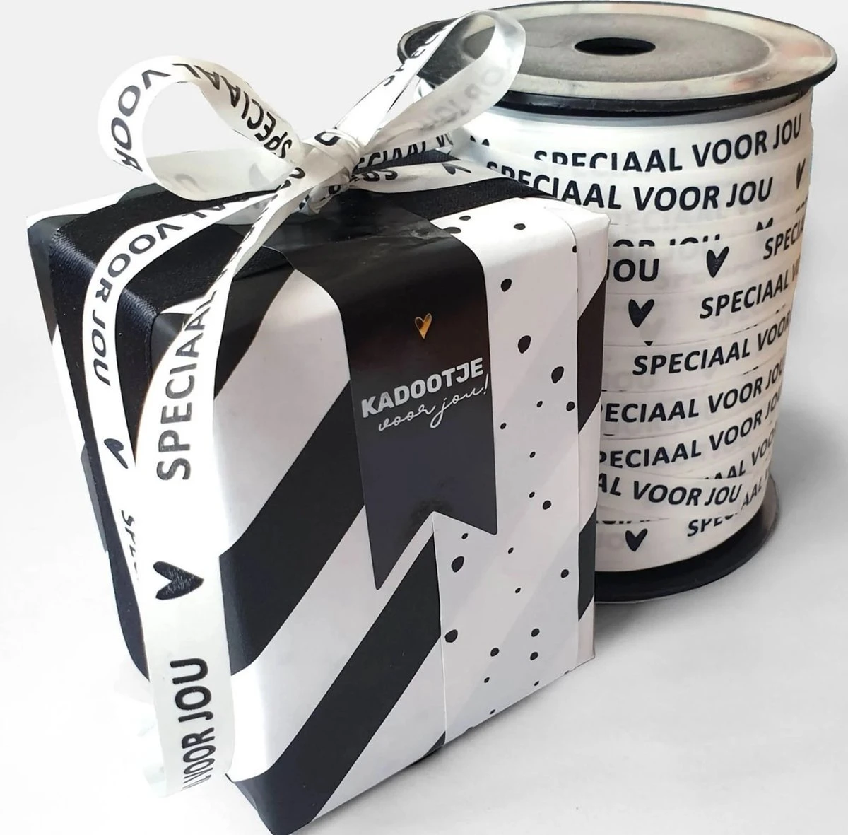 2 X Papier D'Emballage Papier Cadeau De Noël Papier D'Emballage - Luxe Robuste Double Face - 300 X 30 Cm - Zwart - Or - Papier De Noël - 2 Rouleaux 8 2 X Papier D'Emballage Papier Cadeau De Noël Papier D'Emballage - Luxe Robuste Double Face - 300 X 30 Cm - Zwart - Or - Papier De Noël - 2 Rouleaux – Image 6