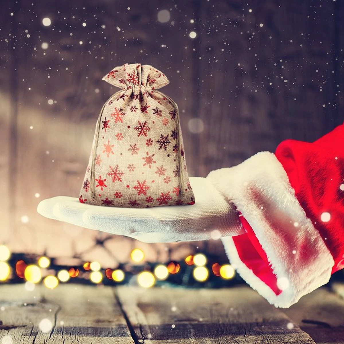 Sacs De Noël Jute - 10 X 13 Cm - 10 Pièces - Flocons De Neige Rouges - 100% Naturel - Emballage De Noël Décoration De Décorations De Noël Décorations De Noël 5 Sacs De Noël Jute - 10 X 13 Cm - 10 Pièces - Flocons De Neige Rouges - 100% Naturel - Emballage De Noël Décoration De Décorations De Noël Décorations De Noël – Image 3