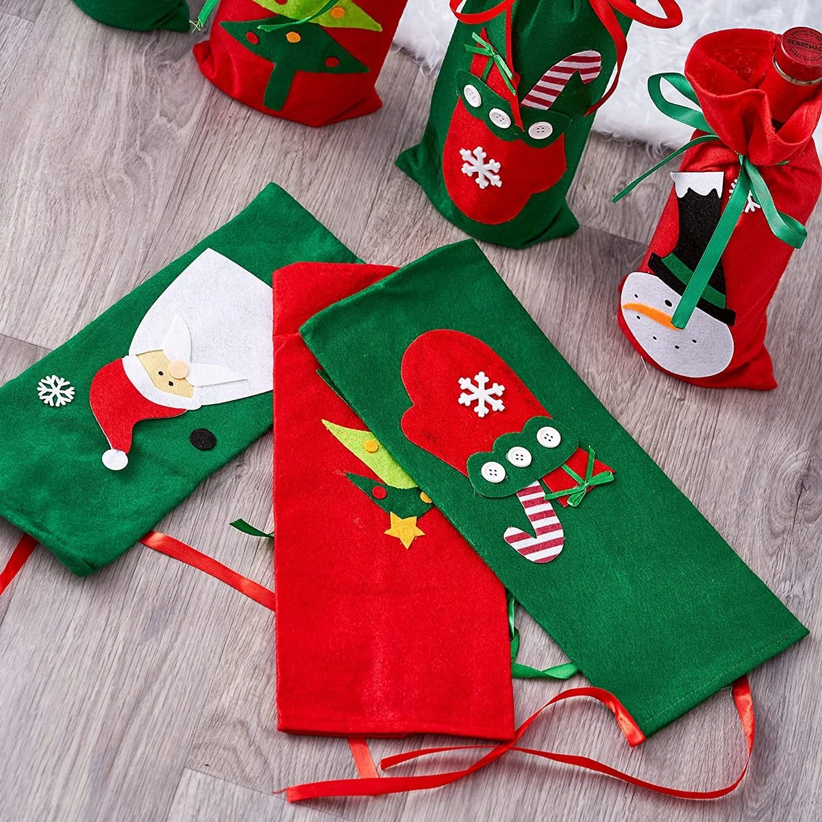 THE TWIDDLERS 10 Tassen De Bouteille De Vin De Noël Avec étiquettes, Sacs Cadeaux - Tissu Non Tissé De Premium Supérieure - Décoration De Table De Noël - Réutilisable 7 THE TWIDDLERS 10 Tassen De Bouteille De Vin De Noël Avec étiquettes, Sacs Cadeaux - Tissu Non Tissé De Premium Supérieure - Décoration De Table De Noël - Réutilisable – Image 5