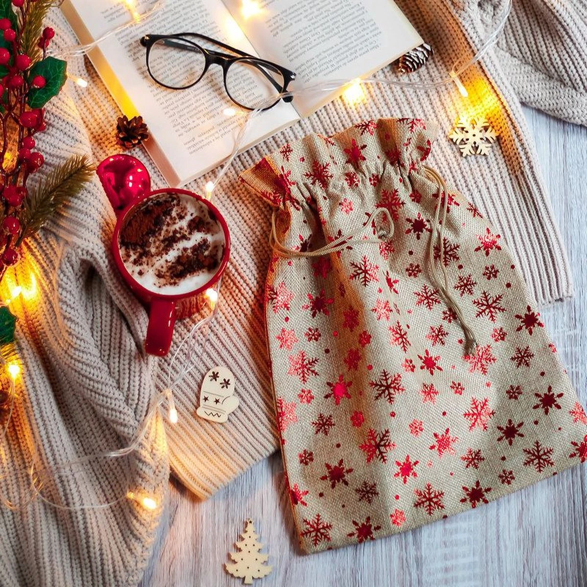 Sacs De Noël Jute - 15 X 20 Cm - 5 Pièces - Flocons De Neige Rouges - 100% Naturel - Emballage De Noël Décoration De Décorations De Noël Décorations De Noël 5 Sacs De Noël Jute - 15 X 20 Cm - 5 Pièces - Flocons De Neige Rouges - 100% Naturel - Emballage De Noël Décoration De Décorations De Noël Décorations De Noël – Image 3