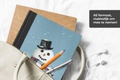 Carnet - Carnet D'écriture - Un Joyeux Bonhomme De Neige Pendant Noël Avec Un Fond Bleu Clair - Carnet - Format A5 - Bloc-notes - Noël - Cadeau - Cadeau De Noël Pour Hommes, Femmes Et Enfants -Decoris Boutique 1200x800 1000