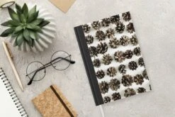 Carnet - Cahier - Pommes De Pin - Hiver - Wit - Carnet - Format A5 - Bloc-notes - Noël - Cadeau - Cadeau De Noël Pour Homme, Femme Et Enfant 10 Carnet - Cahier - Pommes De Pin - Hiver - Wit - Carnet - Format A5 - Bloc-notes - Noël - Cadeau - Cadeau De Noël Pour Homme, Femme Et Enfant -Decoris Boutique 1200x800 1038