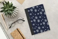 Carnet - Cahier - Hiver - Flocon De Neige - Motifs - Carnet - Taille A5 - Bloc-notes - Noël - Cadeau - Cadeau De Noël Pour Hommes, Femmes Et Enfants 13 Carnet - Cahier - Hiver - Flocon De Neige - Motifs - Carnet - Taille A5 - Bloc-notes - Noël - Cadeau - Cadeau De Noël Pour Hommes, Femmes Et Enfants -Decoris Boutique 1200x800 1143