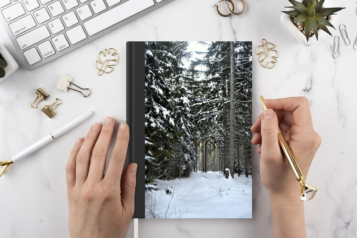 Carnet - Carnet D'écriture - Les Arbres D'hiver Dans La Forêt Près De Vienne En Autriche - Carnet - Format A5 - Bloc-notes - Noël - Cadeau - Cadeau De Noël Pour Hommes, Femmes Et Enfants 6 Carnet - Carnet D'écriture - Les Arbres D'hiver Dans La Forêt Près De Vienne En Autriche - Carnet - Format A5 - Bloc-notes - Noël - Cadeau - Cadeau De Noël Pour Hommes, Femmes Et Enfants – Image 4