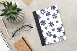 Carnet - Cahier - Flocon De Neige - Hiver - Motif - Carnet - Format A5 - Bloc-notes - Noël - Cadeau - Cadeau De Noël Pour Hommes, Femmes Et Enfants 11 Carnet - Cahier - Flocon De Neige - Hiver - Motif - Carnet - Format A5 - Bloc-notes - Noël - Cadeau - Cadeau De Noël Pour Hommes, Femmes Et Enfants -Decoris Boutique 1200x800 297