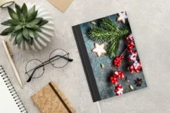 Carnet - Cahier - Noël - Rustique - Branches - Anis étoilé - Baie - Rouge - Carnet - Format A5 - Bloc-notes - Noël - Cadeau - Cadeau De Noël Pour Homme, Femme Et Enfant -Decoris Boutique 1200x800 339