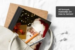 Cahier - Cahier D'écriture - Un Père Noël Ouvrant Ses Cadeaux De Noël - Cahier - Format A5 - Bloc-notes - Cadeaux Saint-Nicolas - Cadeaux Pour Enfants - Cadeaux Chaussures - Petits Cadeaux -Decoris Boutique 1200x800 443