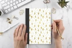 Cahier - Cahier D'écriture - Noël - Branche De Sapin - Or - Motifs - Cahier - Format A5 - Bloc-notes - Cadeaux Sinterklaas - Cadeaux Pour Enfants - Cadeaux Chaussures - Petits Cadeaux 10 Cahier - Cahier D'écriture - Noël - Branche De Sapin - Or - Motifs - Cahier - Format A5 - Bloc-notes - Cadeaux Sinterklaas - Cadeaux Pour Enfants - Cadeaux Chaussures - Petits Cadeaux -Decoris Boutique 1200x800 493