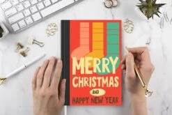 Carnet - Cahier - Chaussettes De Noël - Illustration - Noël - Citations - Énonciations - Joyeux Noël Et Happy New - Rouge - Carnet - Format A5 - Bloc-notes - Noël - Cadeau - Cadeau De Noël Pour Hommes, Femmes Et Enfants -Decoris Boutique 1200x800 568