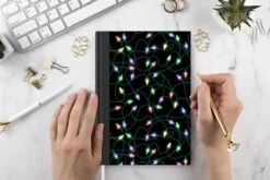 Carnet - Cahier - Guirlande Lumineuse - Noël - Pastel - Motifs - Carnet - Format A5 - Bloc-notes - Noël - Cadeau - Cadeau De Noël Homme, Femme Et Enfant -Decoris Boutique 1200x800 612