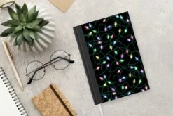 Carnet - Cahier - Guirlande Lumineuse - Noël - Pastel - Motifs - Carnet - Format A5 - Bloc-notes - Noël - Cadeau - Cadeau De Noël Homme, Femme Et Enfant -Decoris Boutique 1200x800 613