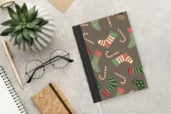 Carnet - Cahier - Canne En Bonbon - Motif - Noël - Carnet - Format A5 - Bloc-notes - Noël - Cadeau - Cadeau De Noël Pour Hommes, Femmes Et Enfants 11 Carnet - Cahier - Canne En Bonbon - Motif - Noël - Carnet - Format A5 - Bloc-notes - Noël - Cadeau - Cadeau De Noël Pour Hommes, Femmes Et Enfants -Decoris Boutique 1200x800 650
