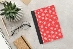 Cahier - Cahier - Motif - Flocon De Neige - Noël - Rouge - Wit - Cahier - Format A5 - Bloc-notes - Cadeaux Sinterklaas - Cadeaux Pour Enfants - Cadeaux Chaussures - Petits Cadeaux 13 Cahier - Cahier - Motif - Flocon De Neige - Noël - Rouge - Wit - Cahier - Format A5 - Bloc-notes - Cadeaux Sinterklaas - Cadeaux Pour Enfants - Cadeaux Chaussures - Petits Cadeaux -Decoris Boutique 1200x800 763