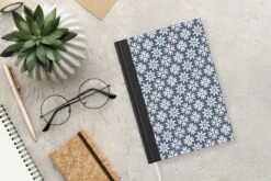 Carnet - Carnet D'écriture - Fleurs - Neige - Hiver - Design - Carnet - Format A5 - Bloc-notes - Noël - Cadeau - Cadeau De Noël Homme, Femme Et Enfant 13 Carnet - Carnet D'écriture - Fleurs - Neige - Hiver - Design - Carnet - Format A5 - Bloc-notes - Noël - Cadeau - Cadeau De Noël Homme, Femme Et Enfant -Decoris Boutique 1200x800 808