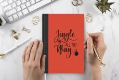 Carnet - Cahier - Citation De Noël Jingle Tout Le Chemin Sur Fond Rouge - Carnet - Format A5 - Bloc-notes - Noël - Cadeau - Cadeau De Noël Pour Hommes, Femmes Et Enfants 10 Carnet - Cahier - Citation De Noël Jingle Tout Le Chemin Sur Fond Rouge - Carnet - Format A5 - Bloc-notes - Noël - Cadeau - Cadeau De Noël Pour Hommes, Femmes Et Enfants -Decoris Boutique 1200x800 968