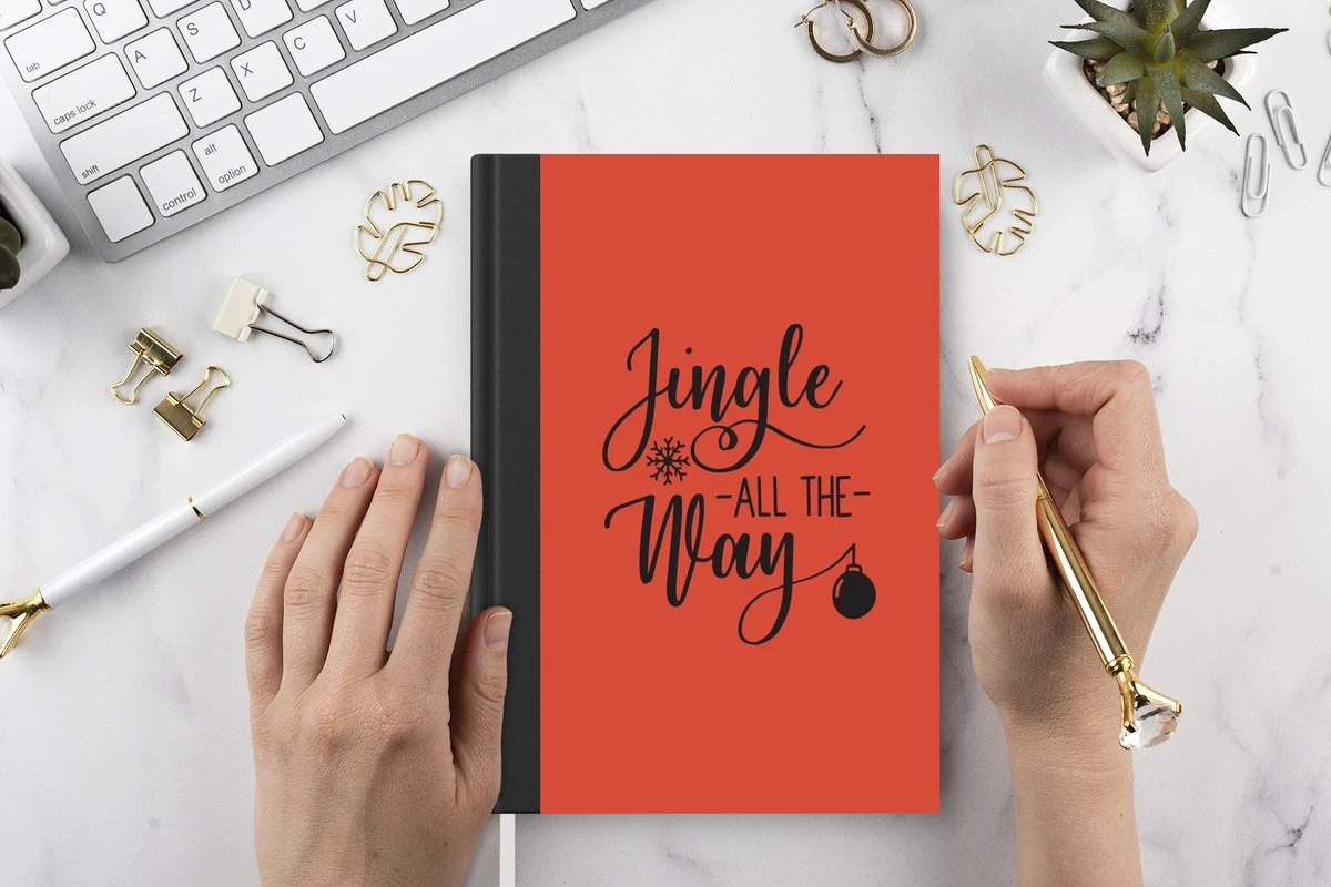 Carnet - Cahier - Citation De Noël Jingle Tout Le Chemin Sur Fond Rouge - Carnet - Format A5 - Bloc-notes - Noël - Cadeau - Cadeau De Noël Pour Hommes, Femmes Et Enfants 5 Carnet - Cahier - Citation De Noël Jingle Tout Le Chemin Sur Fond Rouge - Carnet - Format A5 - Bloc-notes - Noël - Cadeau - Cadeau De Noël Pour Hommes, Femmes Et Enfants – Image 3