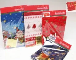 3 Morceaux De Papier Cadeau De Noël - Contenu Chacun 1 Feuille 80x80 - 1 Pendentif De Noël - 2 Mètres De Ruban